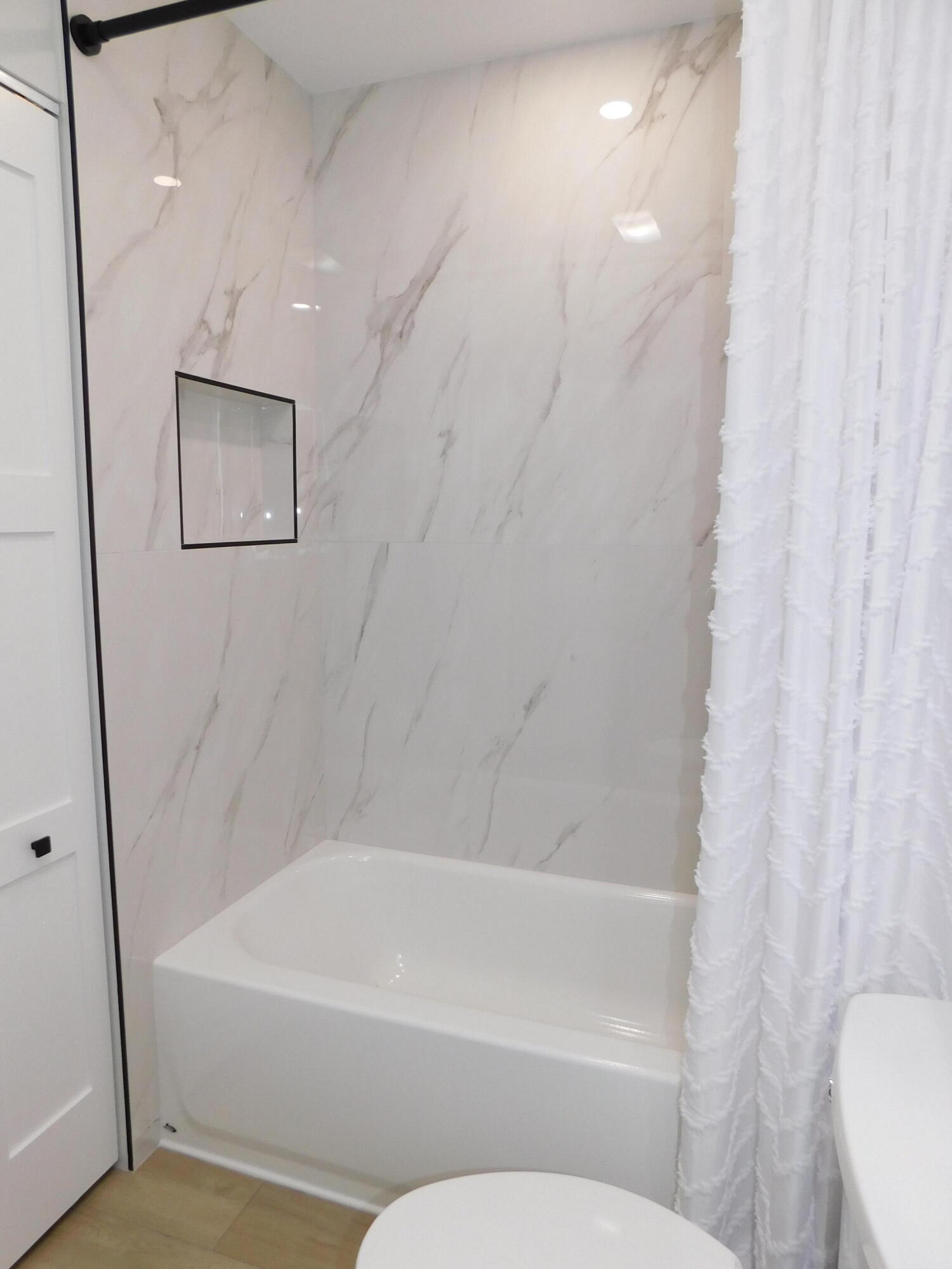 889 Southwest Balmoral Trace Stuart, FL 34997 - Photo 35 of 67 Guest Bathroom