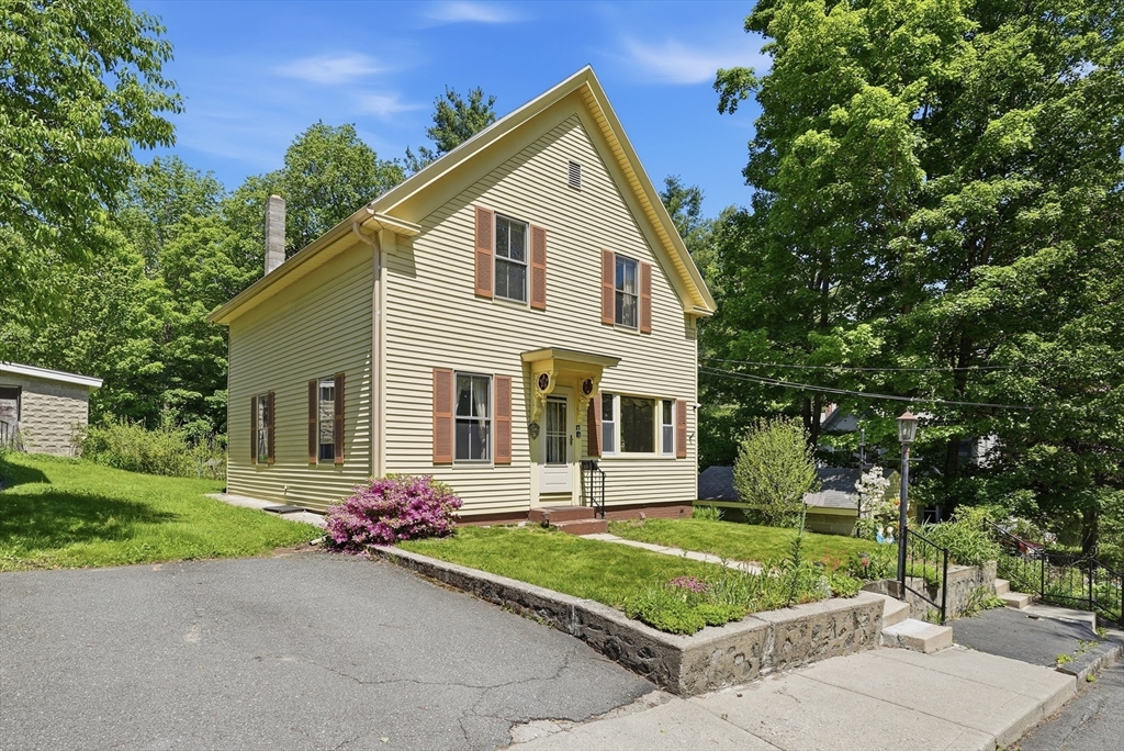 17 East Howe Street Orange, MA 01364 - Photo 3 of 34