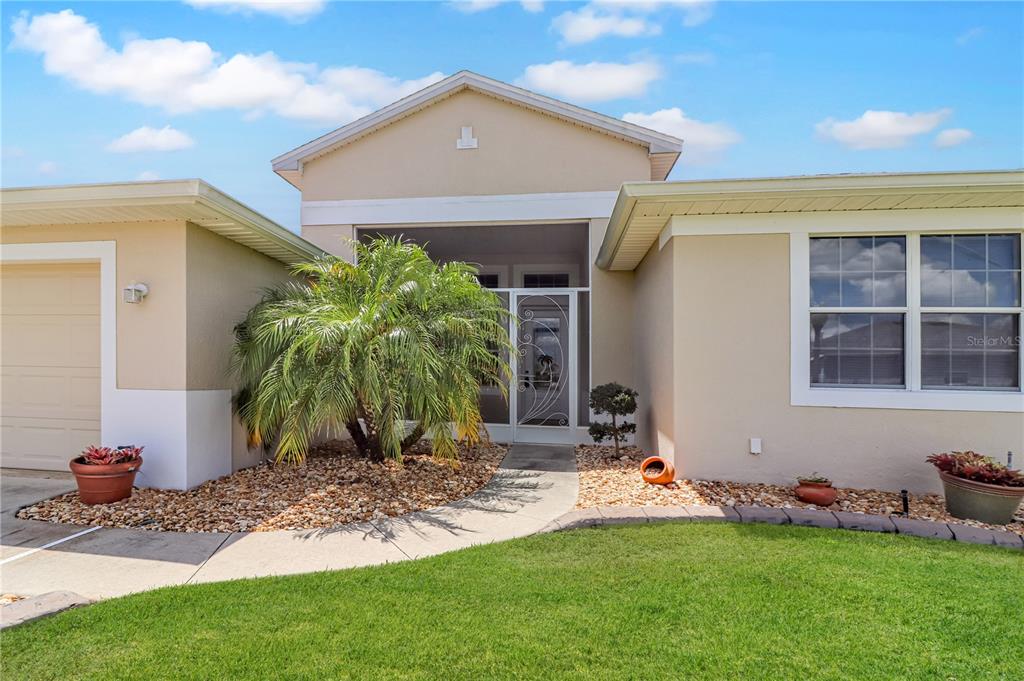 27328 Pine Straw Road Leesburg, FL 34748 - Photo 3 of 32 a front view of a house with garden