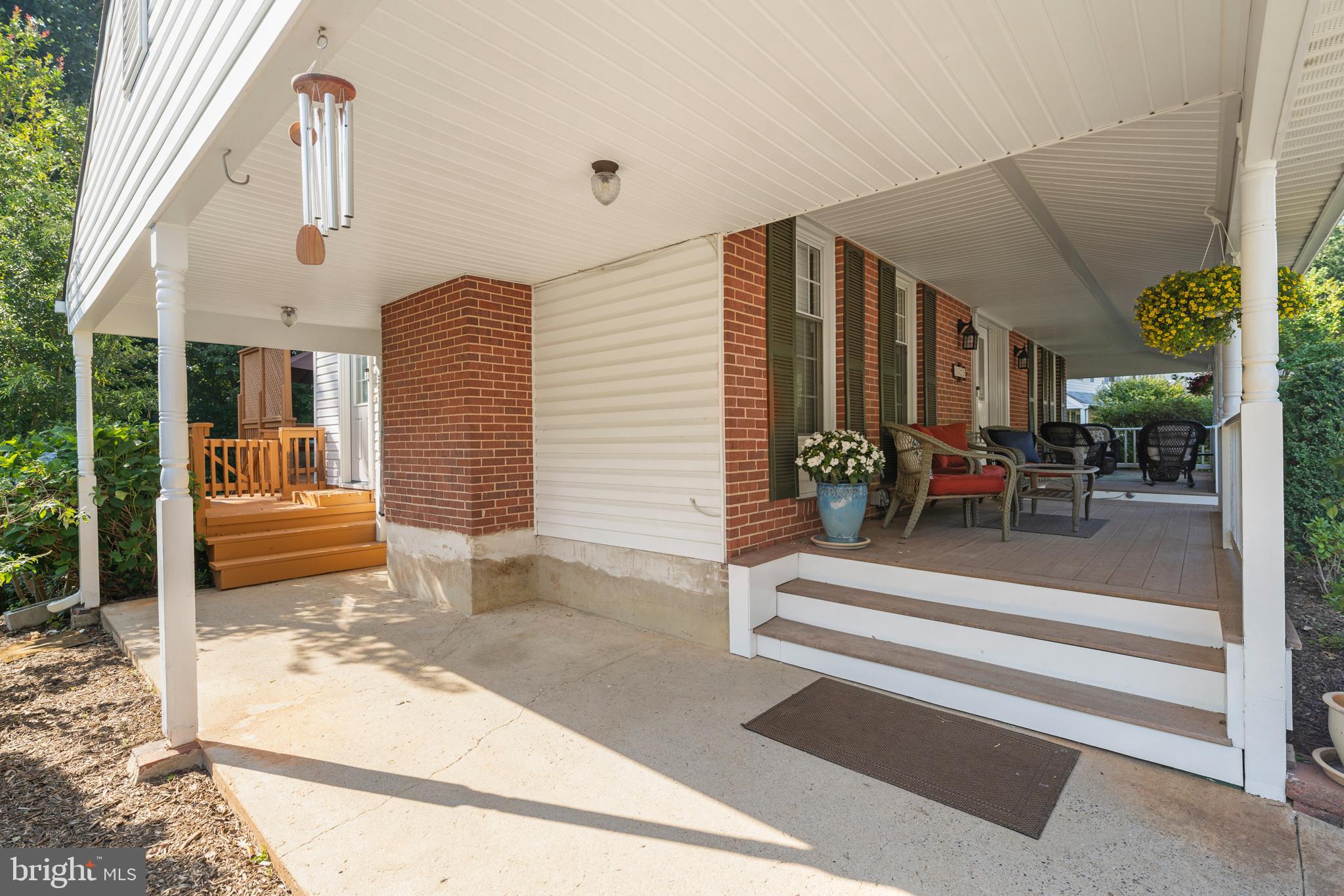 9028 Brook Ford Road Burke, VA 22015 - Photo 4 of 57 Gallery Image 4