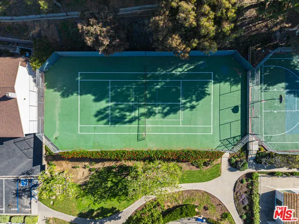 a view of an outdoor space