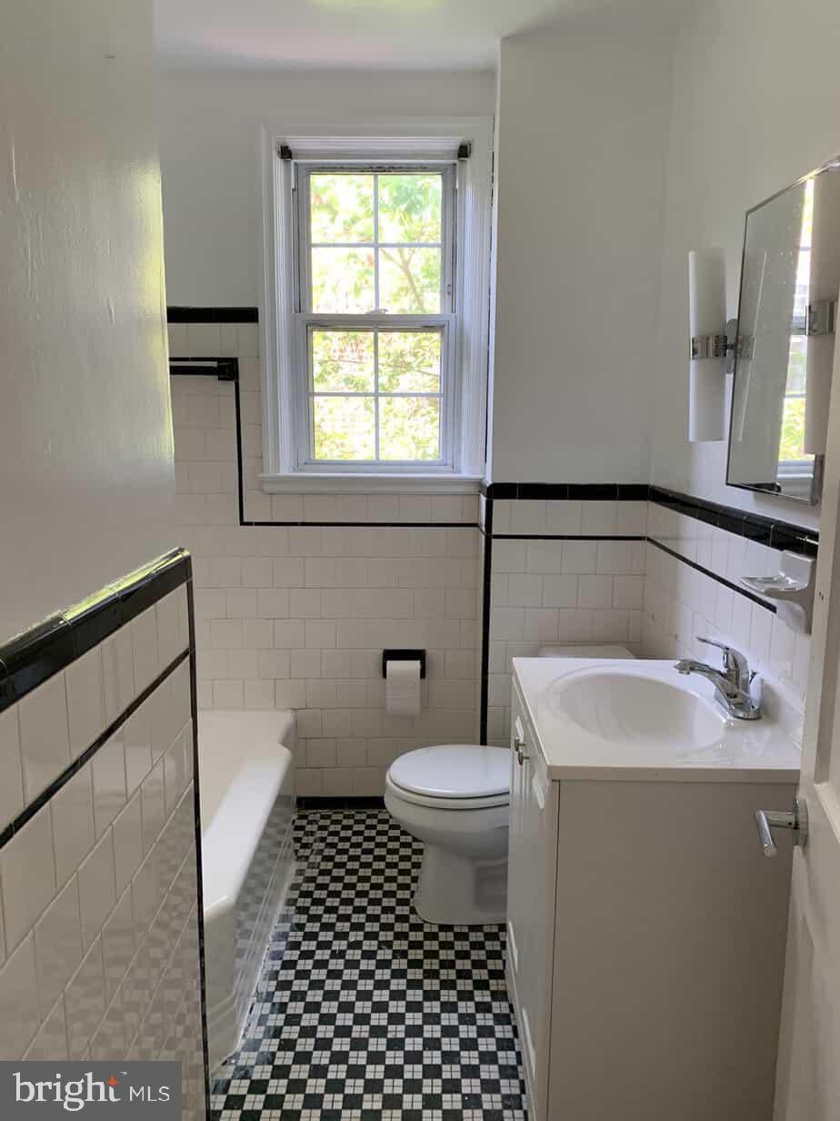 4620 Harcourt Road Baltimore, MD 21214 - Photo 8 of 14 Upstairs Bathroom