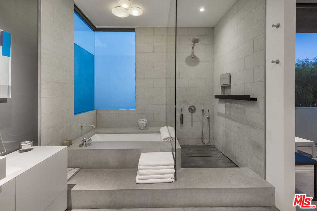 7800 West 81st Street Playa del Rey, CA 90293 - Photo 21 of 27 a bathroom with a tub shower and sink