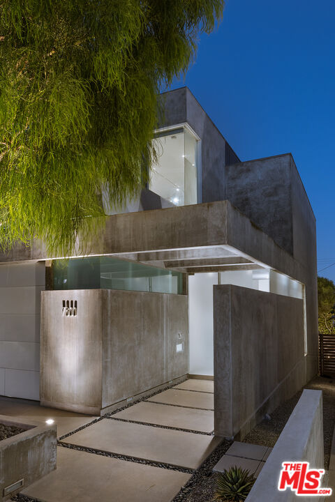 7800 West 81st Street Playa del Rey, CA 90293 - Photo 23 of 27 a view of outdoor space