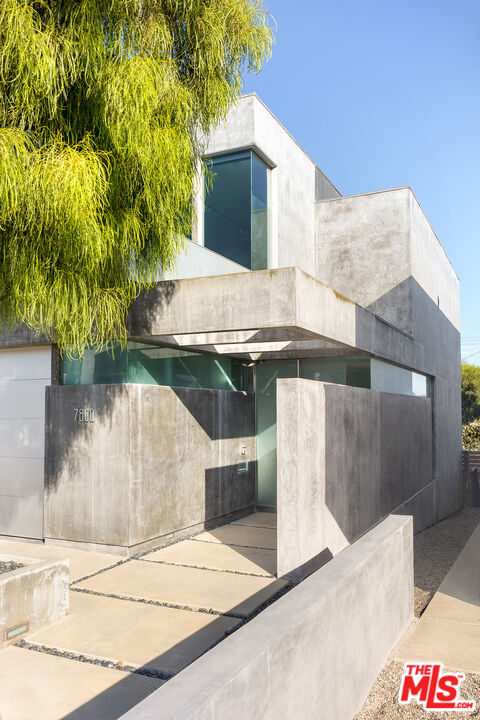 7800 West 81st Street Playa del Rey, CA 90293 - Photo 24 of 27 a picture of a building