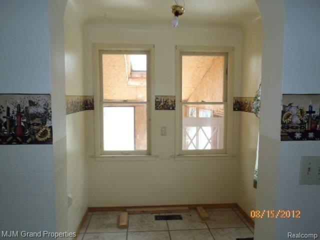 12210 Maxwell Road Carleton, MI 48117 - Photo 4 of 12 12210 Maxwell Breakfast Nook.jpg