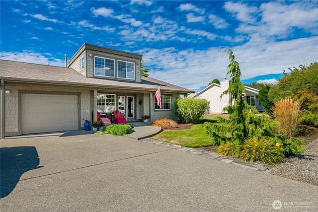 a view of a house with a yard and plants