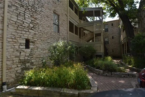 $1,350 | 4401 Speedway, Unit 305, Austin, TX 78751