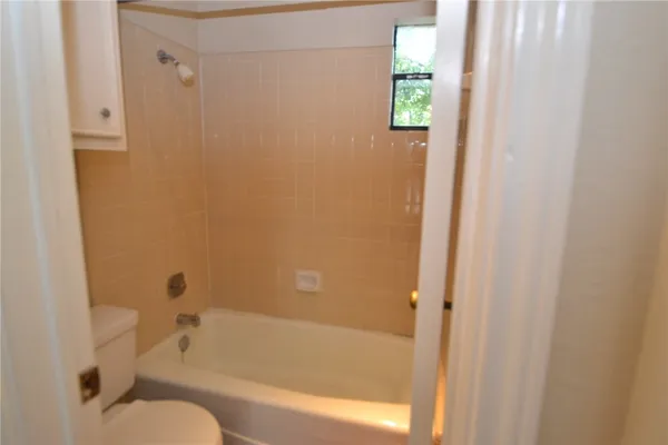 $1,350 | 4401 Speedway, Unit 305, Austin, TX 78751