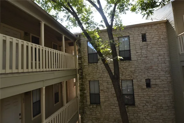 $1,350 | 4401 Speedway, Unit 305, Austin, TX 78751