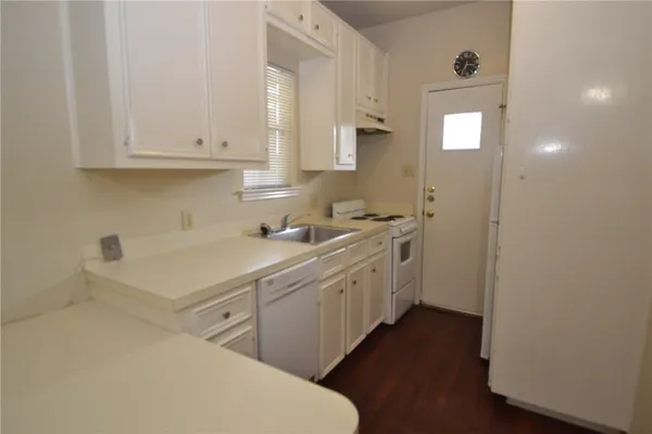 $1,350 | 4401 Speedway, Unit 305, Austin, TX 78751