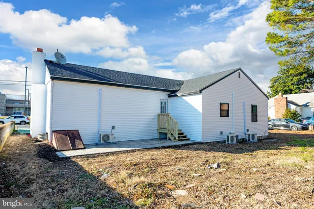 a house view with a backyard space