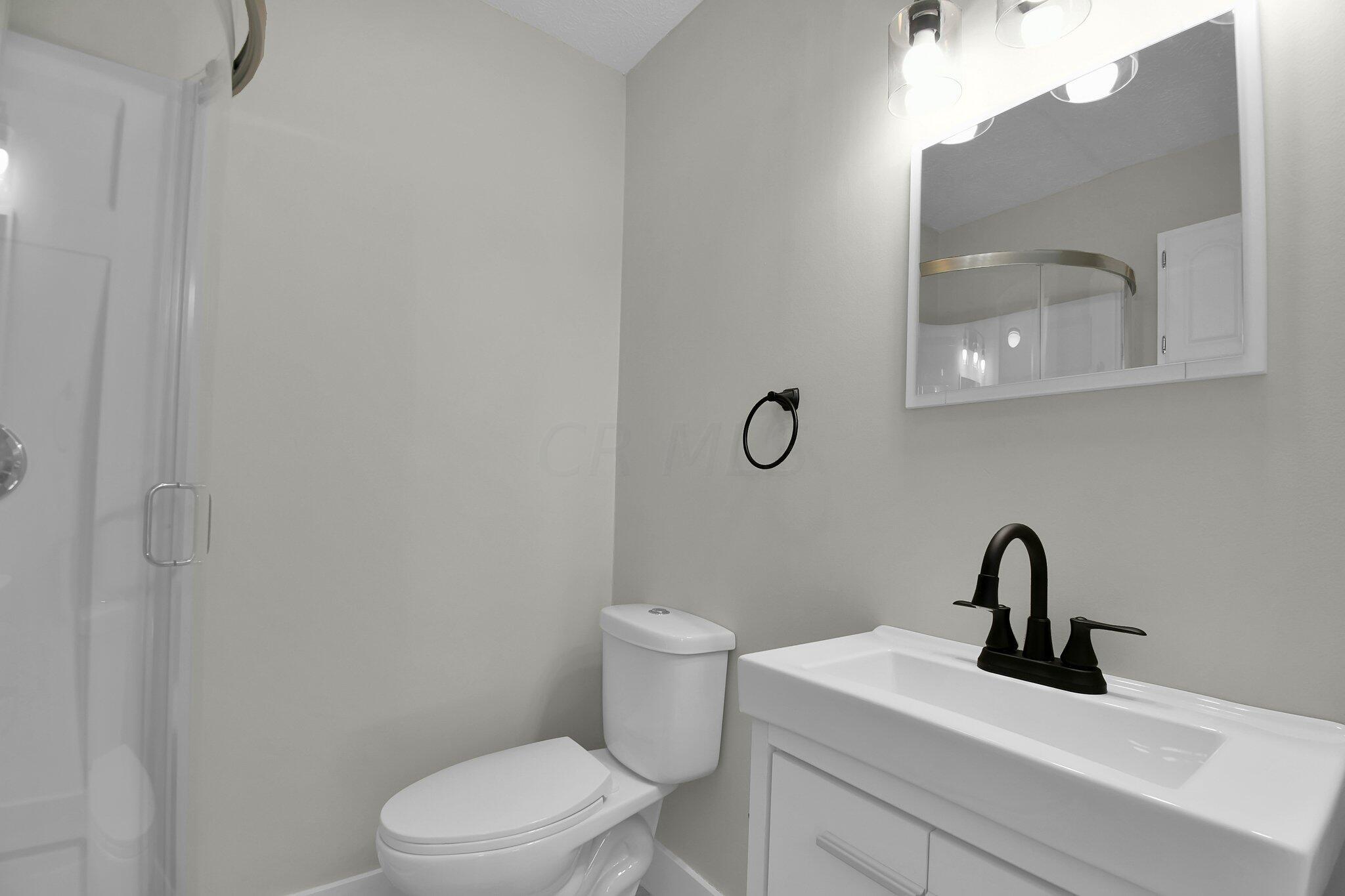 3975 Warrensburg Road Delaware, OH 43015 - Photo 16 of 42 Primary Suite Bathroom