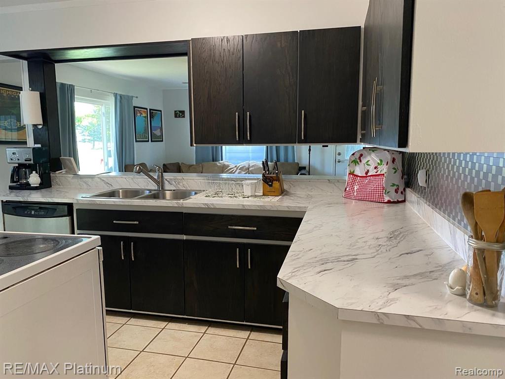 4450 North Eager Road Howell, MI 48855 - Photo 12 of 23