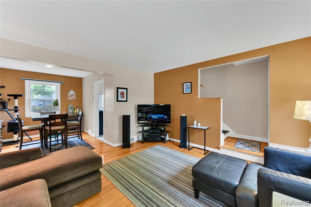 1735 Graefield Road Birmingham, MI 48009 - Photo 5 of 24