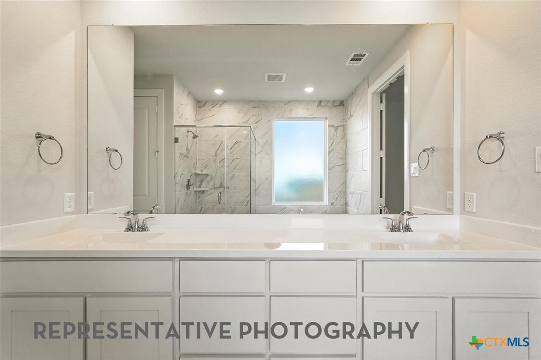 8905 Turaco Trail Austin, TX 78744 - Photo 14 of 27 a bathroom with a shower