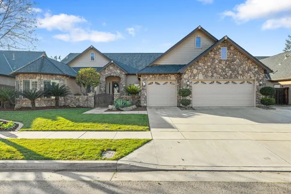 $799,900 | 239 North Preston Street, Visalia, CA 93291