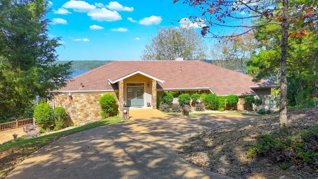 $945,000 | 120 River Trace Drive, Iuka, MS 38852