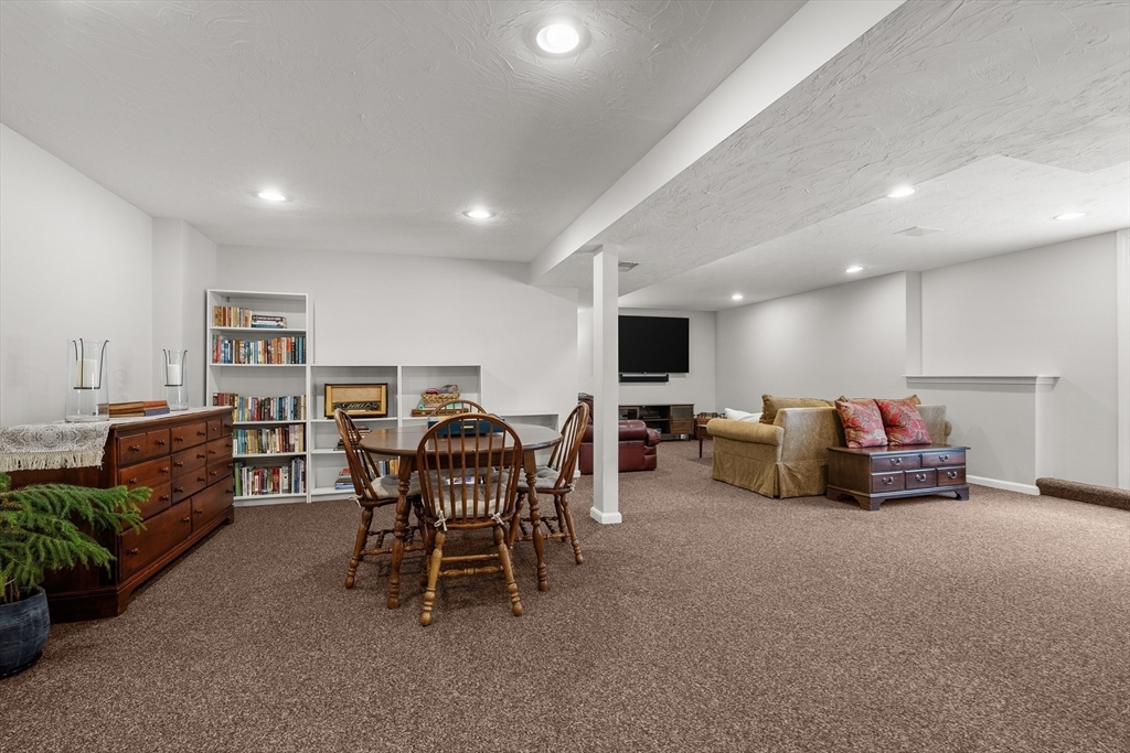 7 Huckleberry Road Hopkinton, MA 01748 - Photo 31 of 41