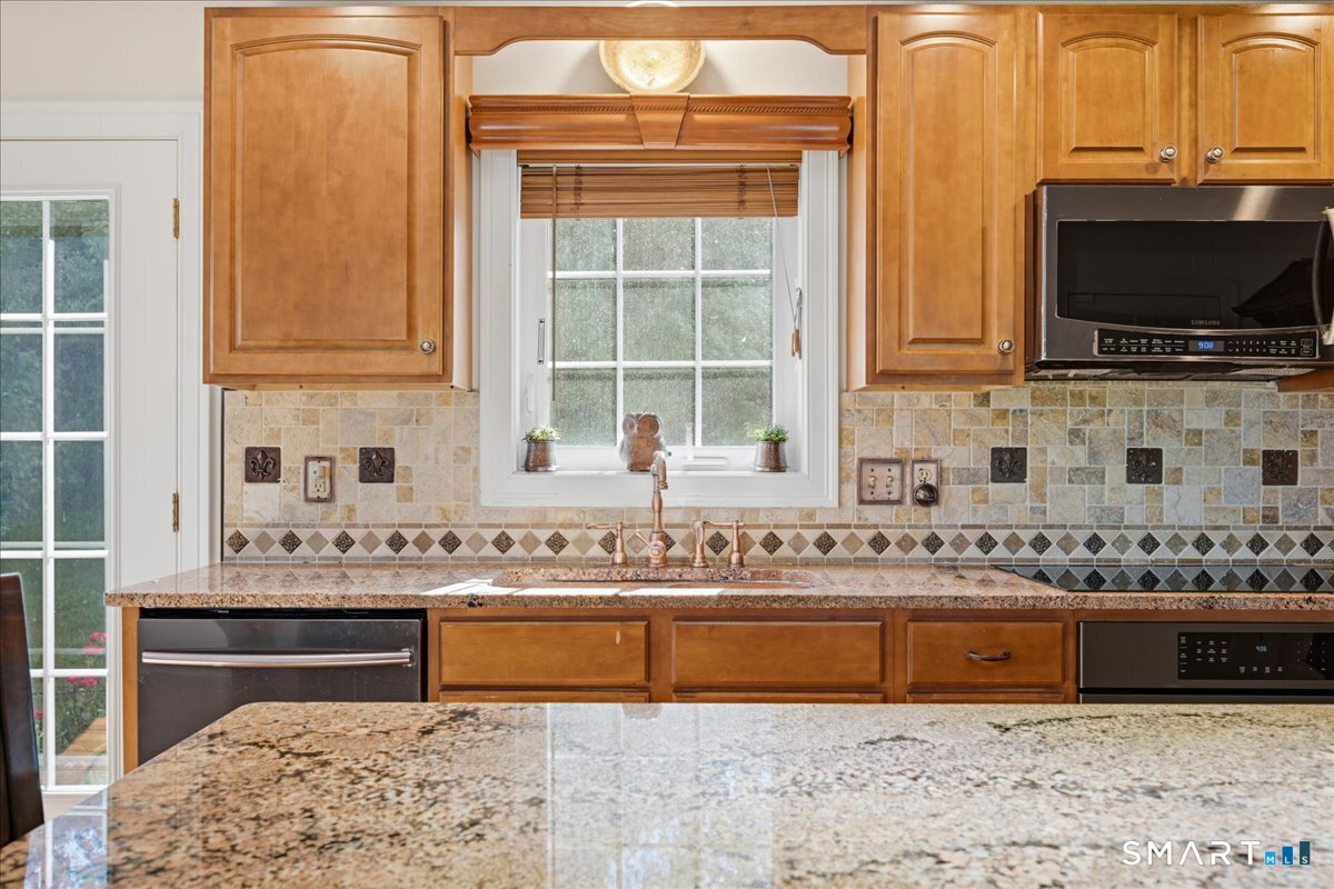271 Putnam Road Pomfret, CT 06259 - Photo 18 of 40