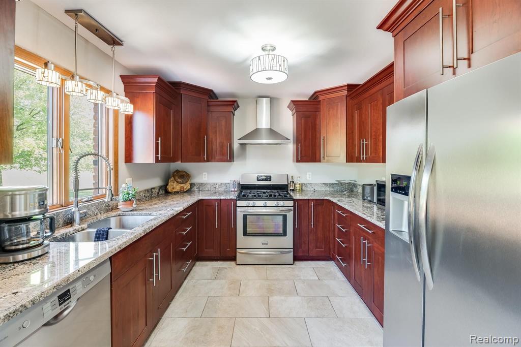 2373 Norton Road Rochester Hills, MI 48307 - Photo 5 of 36