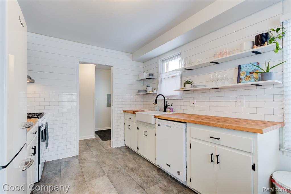 3721 Kent Road Royal Oak, MI 48073 - Photo 9 of 44