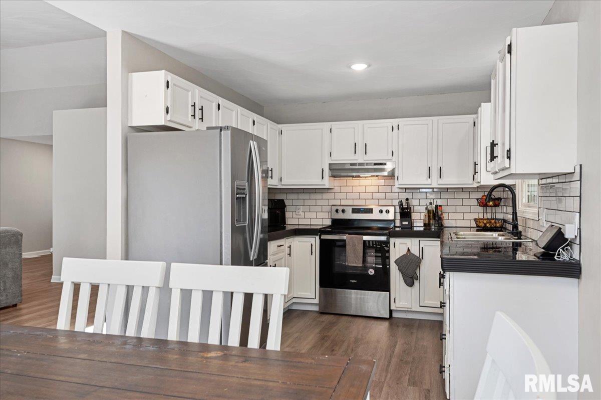 1 Sunny Side Drive Springfield, IL 62702 - Photo 11 of 34