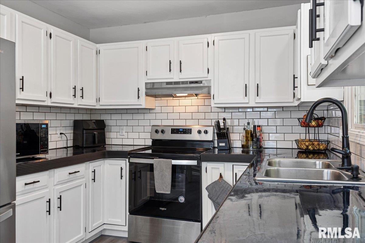 1 Sunny Side Drive Springfield, IL 62702 - Photo 12 of 34