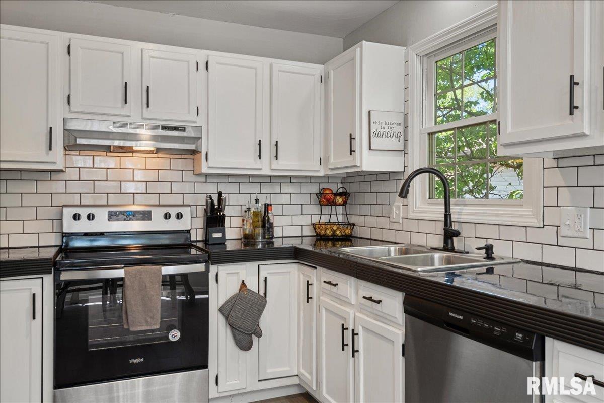 1 Sunny Side Drive Springfield, IL 62702 - Photo 13 of 34