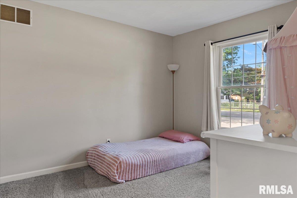 1 Sunny Side Drive Springfield, IL 62702 - Photo 17 of 34