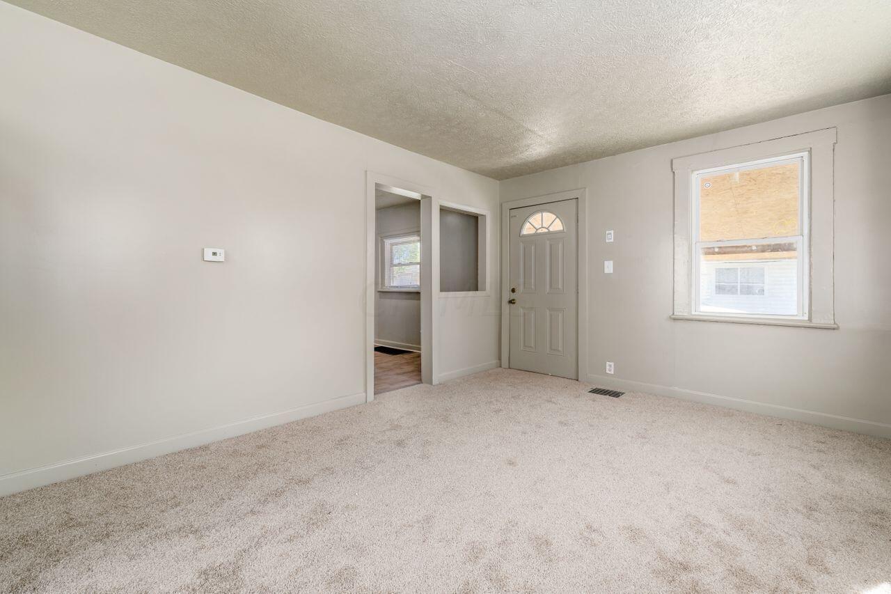 574 South Hampton Road Columbus, OH 43213 - Photo 9 of 28 S_-_574_S_Hampton_Rd_-_022