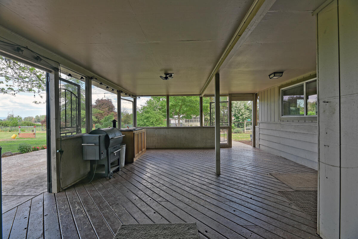 2836 South Stage Road Medford, OR 97501 - Photo 19 of 29 DSC_1258