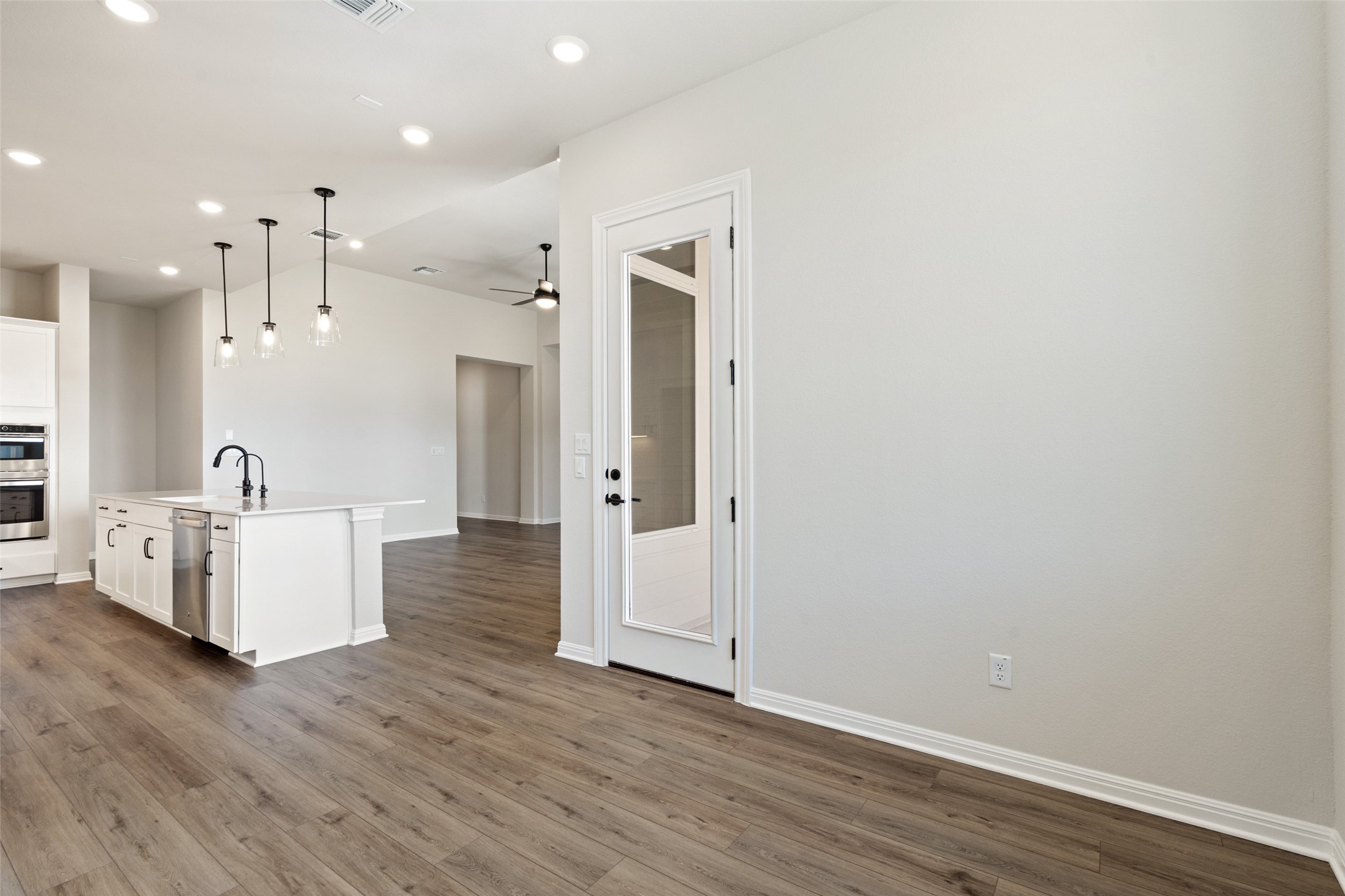 556 Redding Way Georgetown, TX 78633 - Photo 22 of 40 Photos are representative images and renderings for illustrative purposes only. Actual structural options and design images of the home may vary.