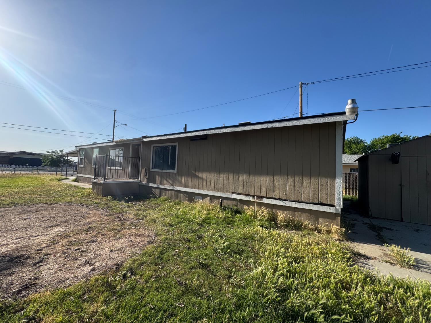 601 South Phillips Street Hanford, CA 93230 - Photo 3 of 18 a backyard of a house