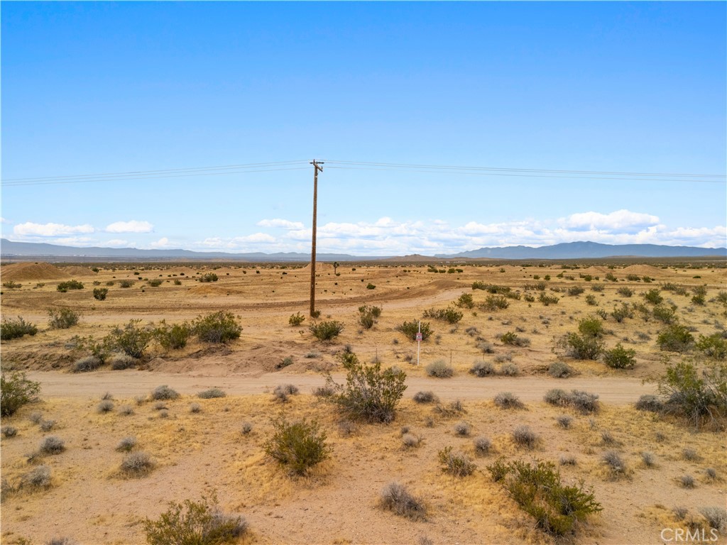 4625813 Drifting Sands Road Adelanto, CA 92301 - Photo 13 of 20