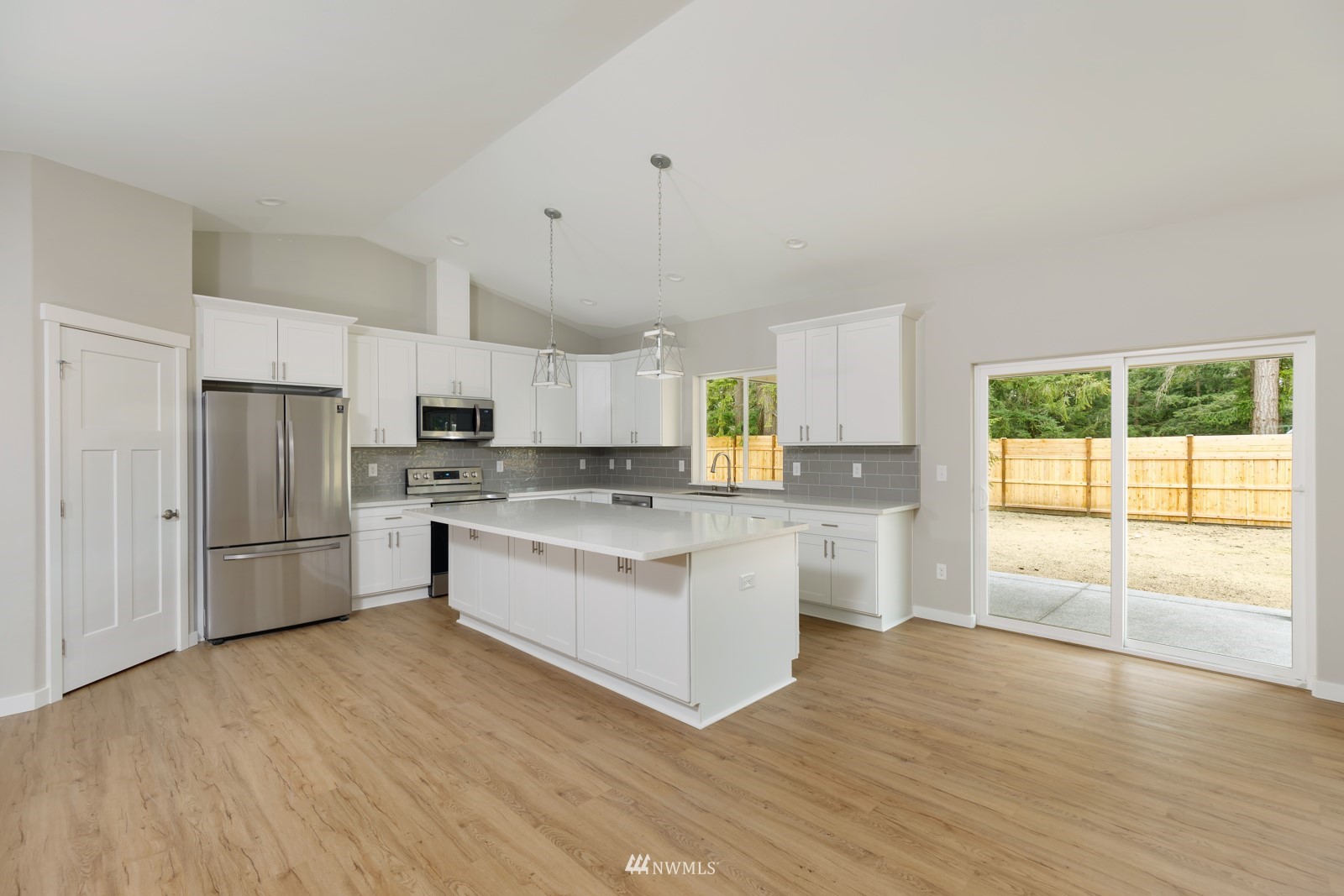 707 A Hubbard Road Southeast Rainier, WA 98576 - Photo 4 of 28 Gallery Image 4