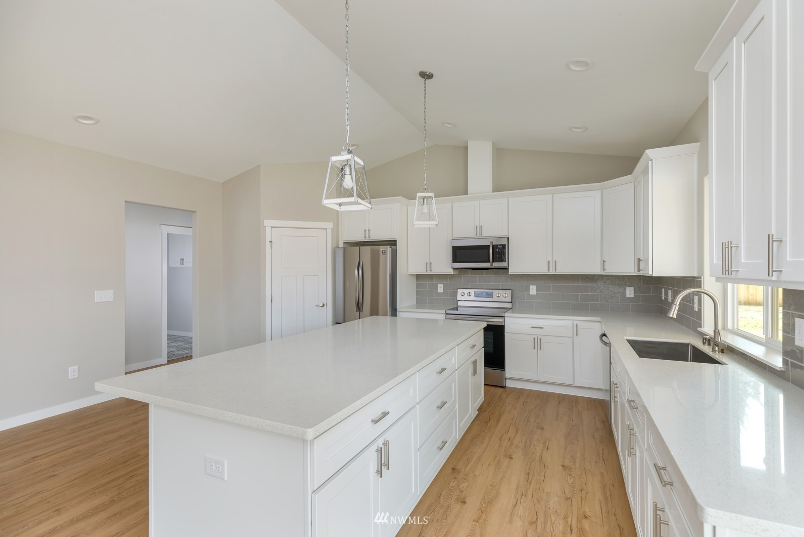 707 A Hubbard Road Southeast Rainier, WA 98576 - Photo 5 of 28 Gallery Image 5