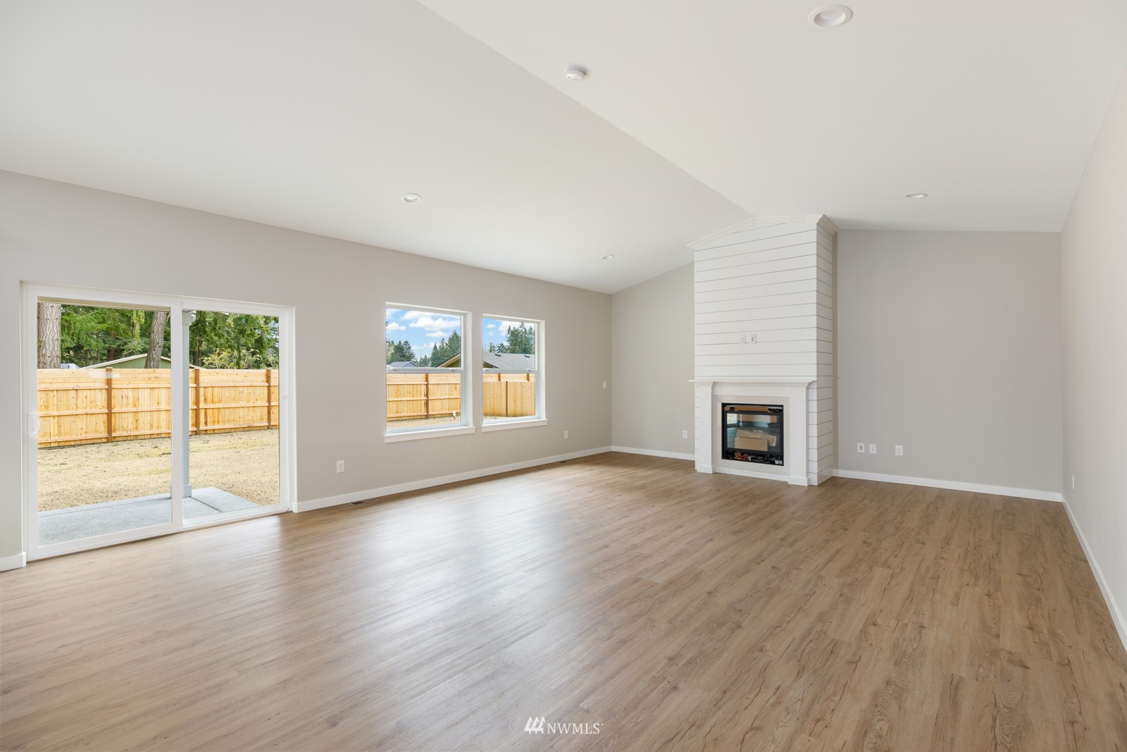 707 A Hubbard Road Southeast Rainier, WA 98576 - Photo 6 of 28 Gallery Image 6