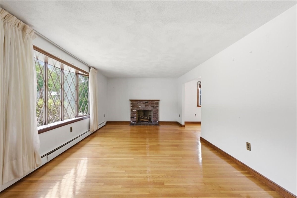 5 Spring Valley Road Medfield, MA 02052 - Photo 4 of 42 Gallery Image 4