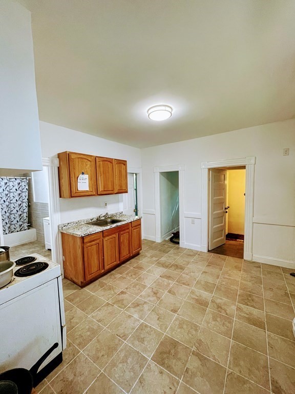 51 Acushnet Avenue Springfield, MA 01105 - Photo 2 of 17