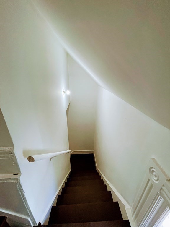 51 Acushnet Avenue Springfield, MA 01105 - Photo 8 of 17