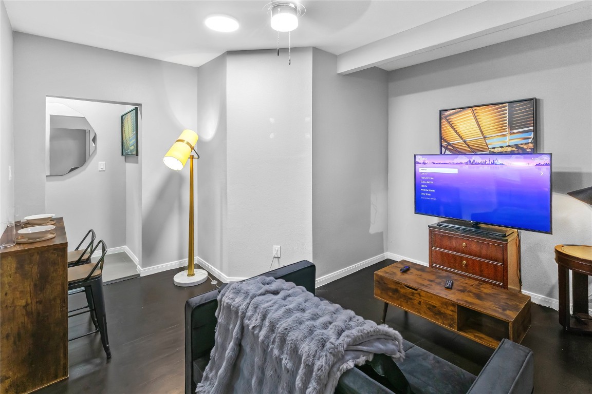 2824 Blodgett Street, Unit 2 Houston, TX 77004 - Photo 15 of 25 a bedroom with two beds and a lamp