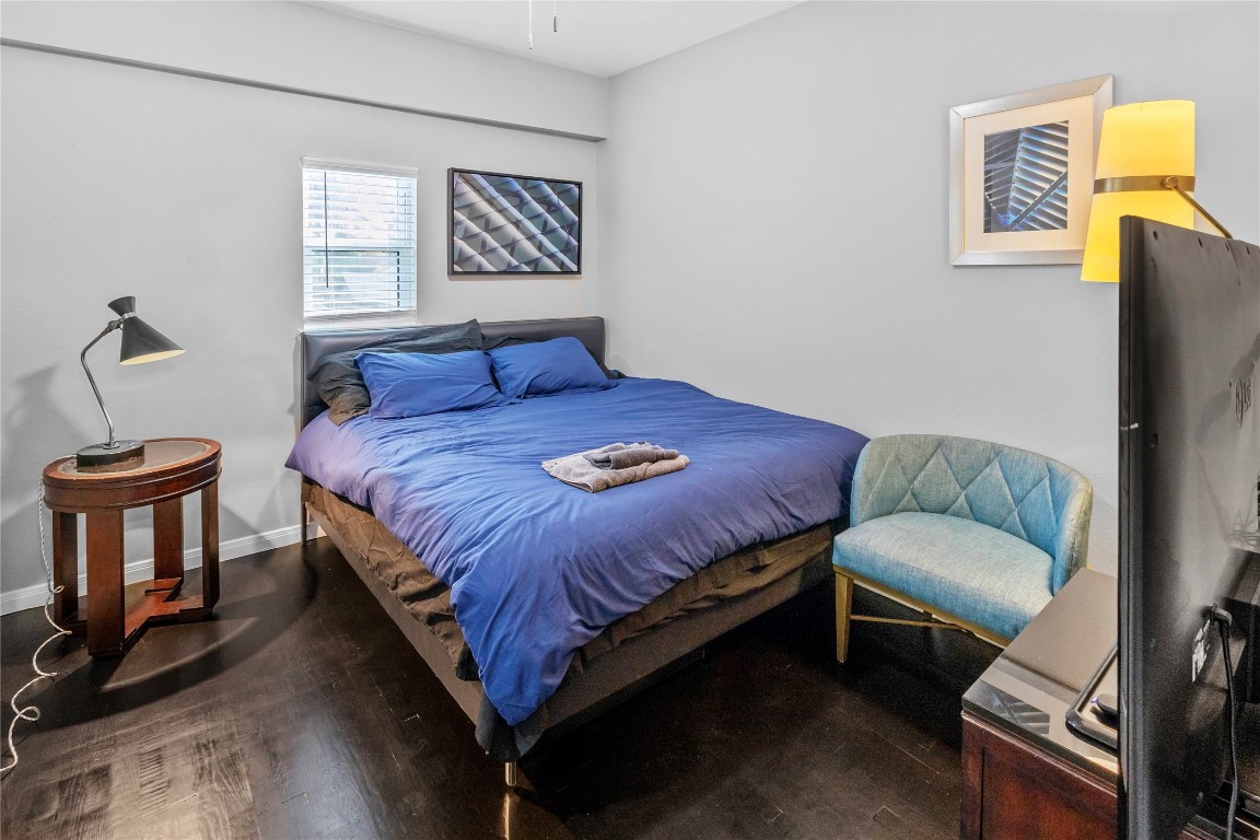 2824 Blodgett Street, Unit 2 Houston, TX 77004 - Photo 16 of 25 a bedroom with a bed and a dresser in it