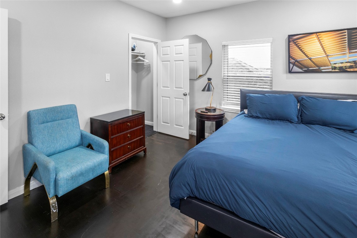2824 Blodgett Street, Unit 2 Houston, TX 77004 - Photo 21 of 25 a bedroom with a bed and a couch