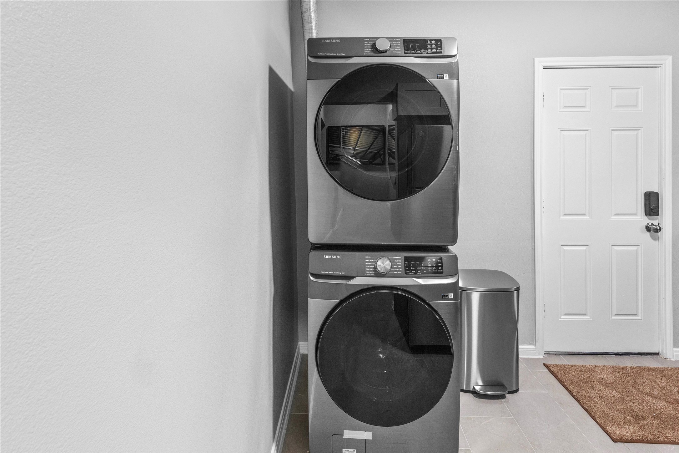 2824 Blodgett Street, Unit 2 Houston, TX 77004 - Photo 10 of 25 a utility room with dryer and washer