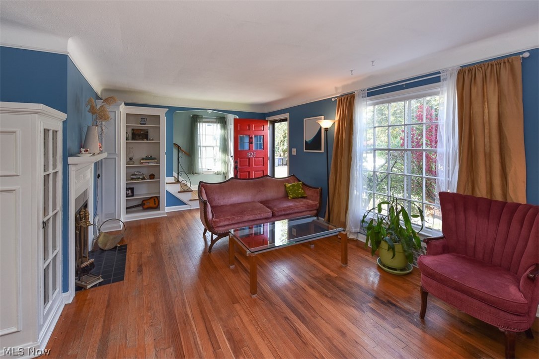 1525 South Noble Road Cleveland, OH 44121 - Photo 4 of 31