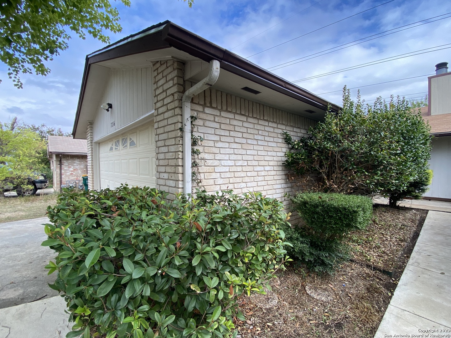 7214 Rimwood Street Live Oak, TX 78233 - Photo 2 of 24 a front view of a house with garden
