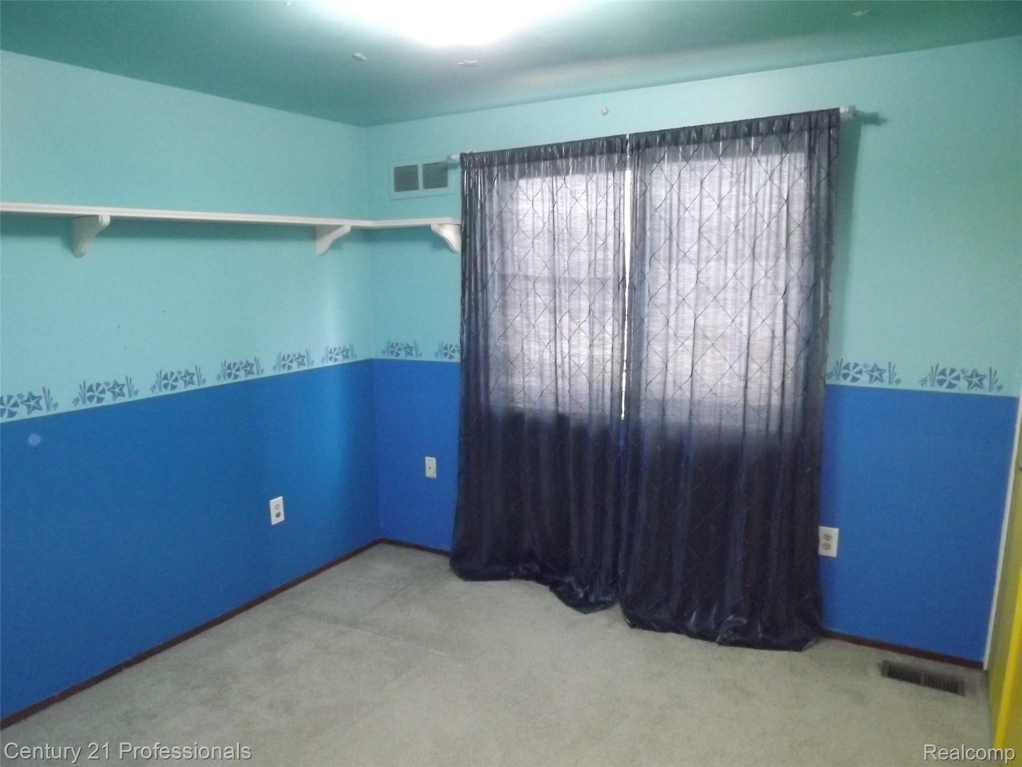 549 Lockmoore Court Rochester, MI 48307 - Photo 17 of 32 Bedroom 2