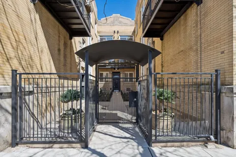 $565,000 | 2547 North Clark Street, Unit 2N, Chicago, IL 60614