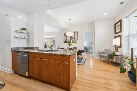 $565,000 | 2547 North Clark Street, Unit 2N, Chicago, IL 60614